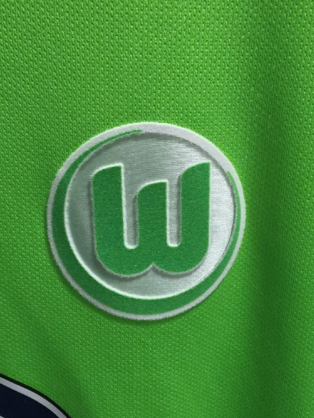 Nike Men's Green VfL Wolfsburg Home Jersey with Volkswagen Logo - Picture 2 of 11